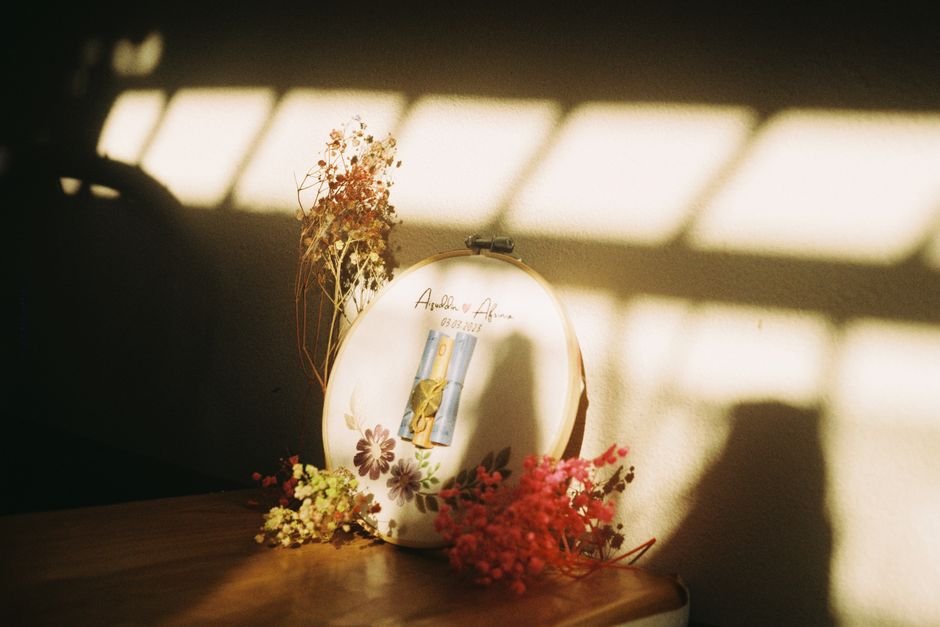 Bastidor com flores secas