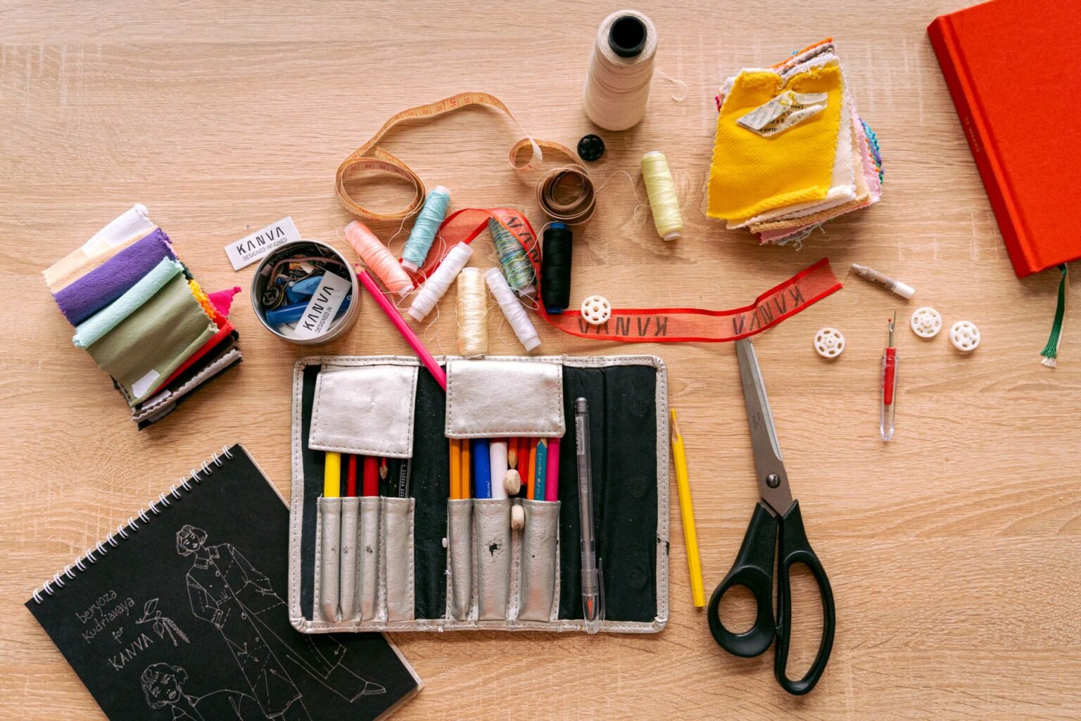 Capa de caderno personalizada: ideias fáceis para deixar o material único