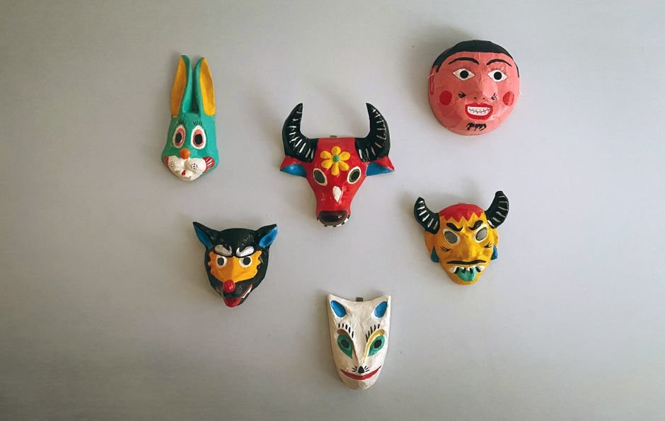 Máscaras decorativas de parede