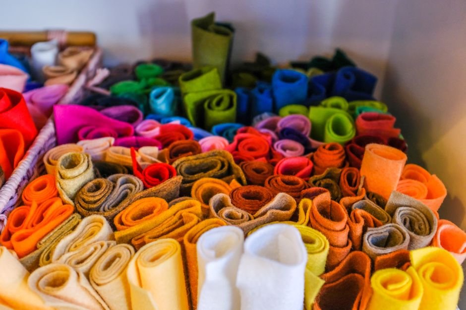 Materiais para fazer o coelhinho de feltro