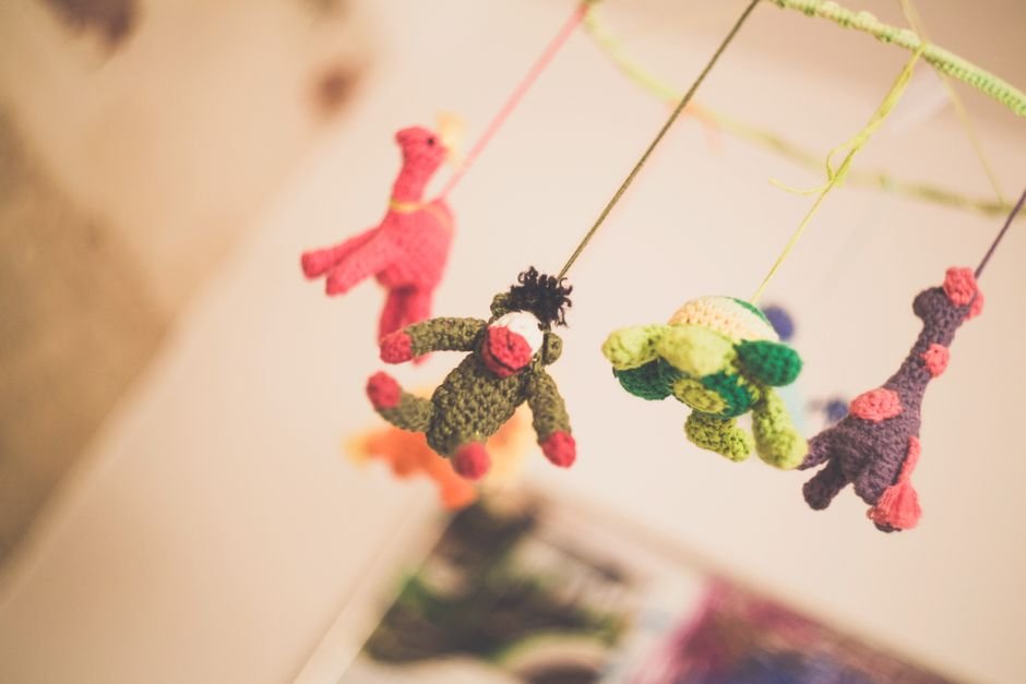 Móbile de unicórnios para quarto de bebê