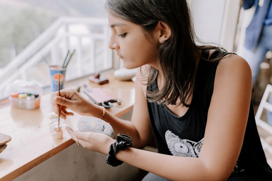 O que é a arte de pintar pedras