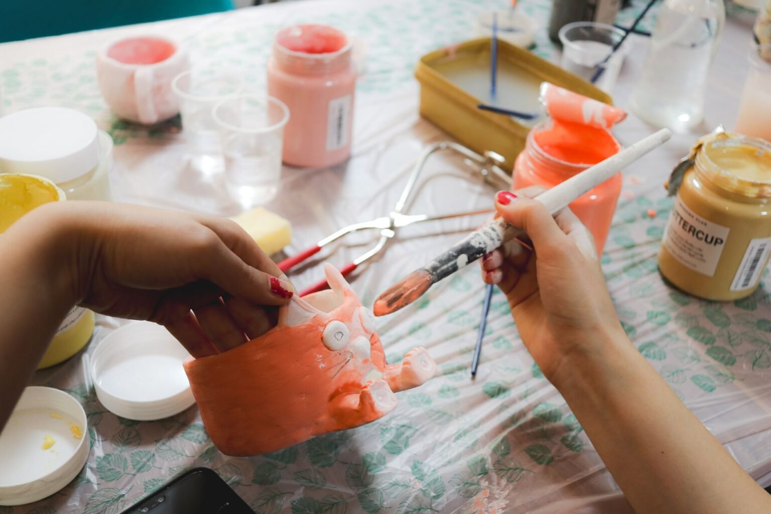 Pintura em Cerâmica para Iniciantes: Materiais e Primeiros Passos