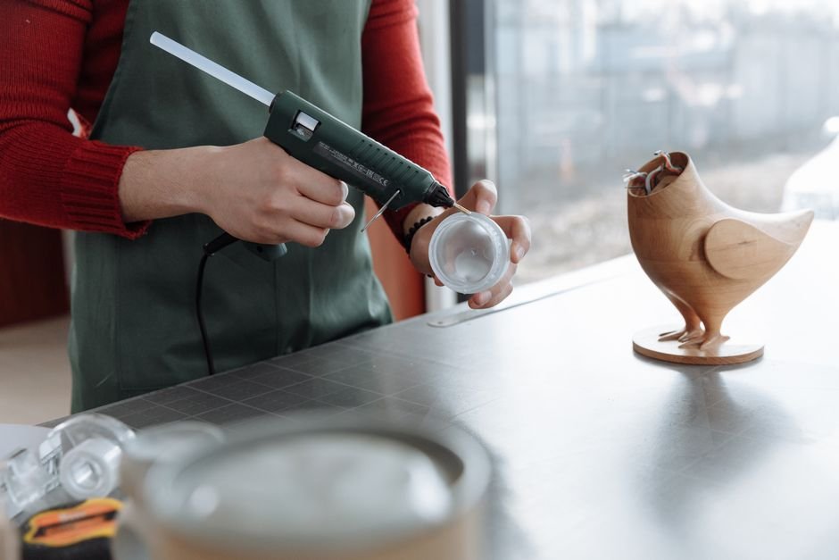 Por que a pistola de cola quente suja e entope