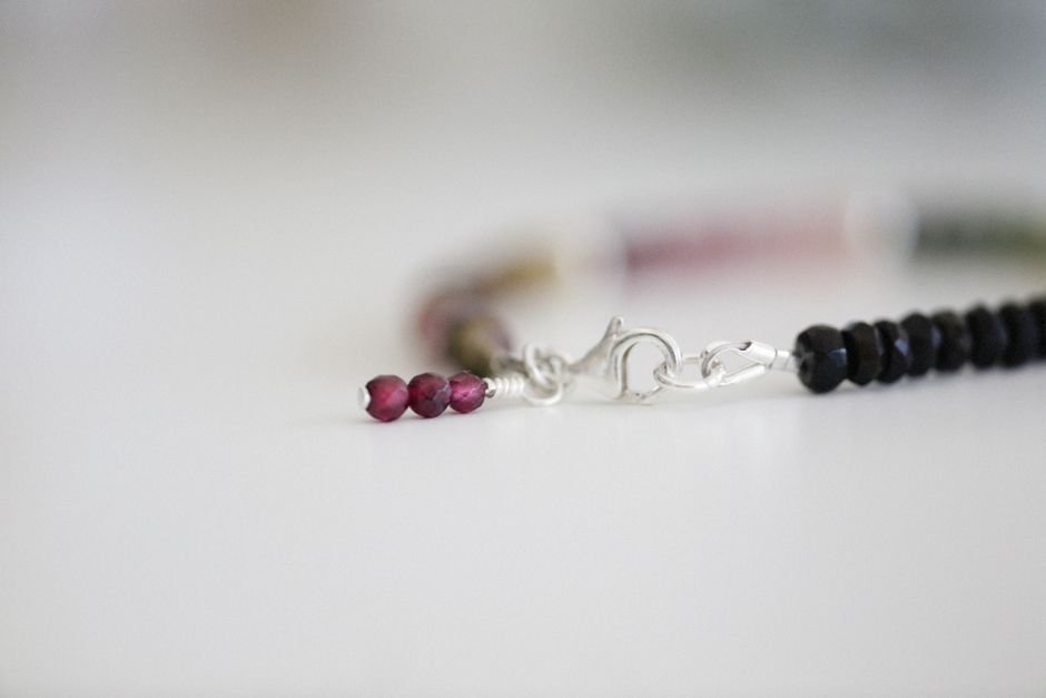 Pulseira com pingente central