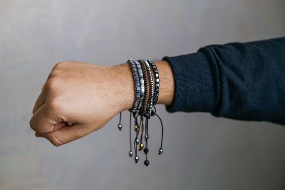 Pulseira de camadas finas