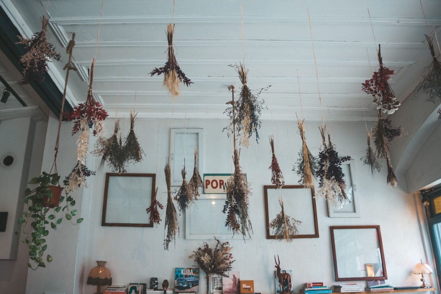 Quadro com Flores Secas: Como Fazer para Decorar a Casa