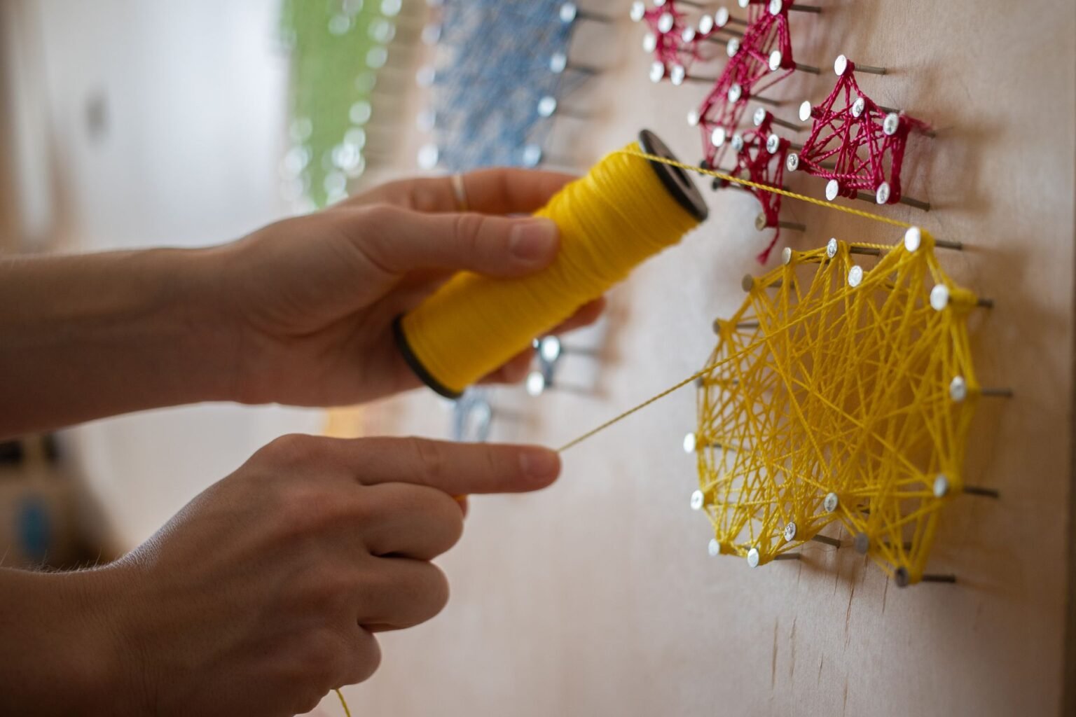String Art: Ideias Criativas de Quadros com Prego e Linha