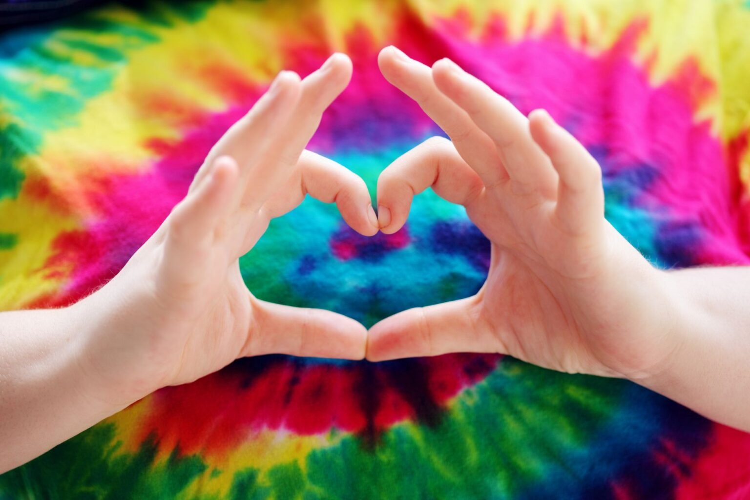 Tie-Dye Artesanal: Como Fazer Estampas Coloridas em Casa