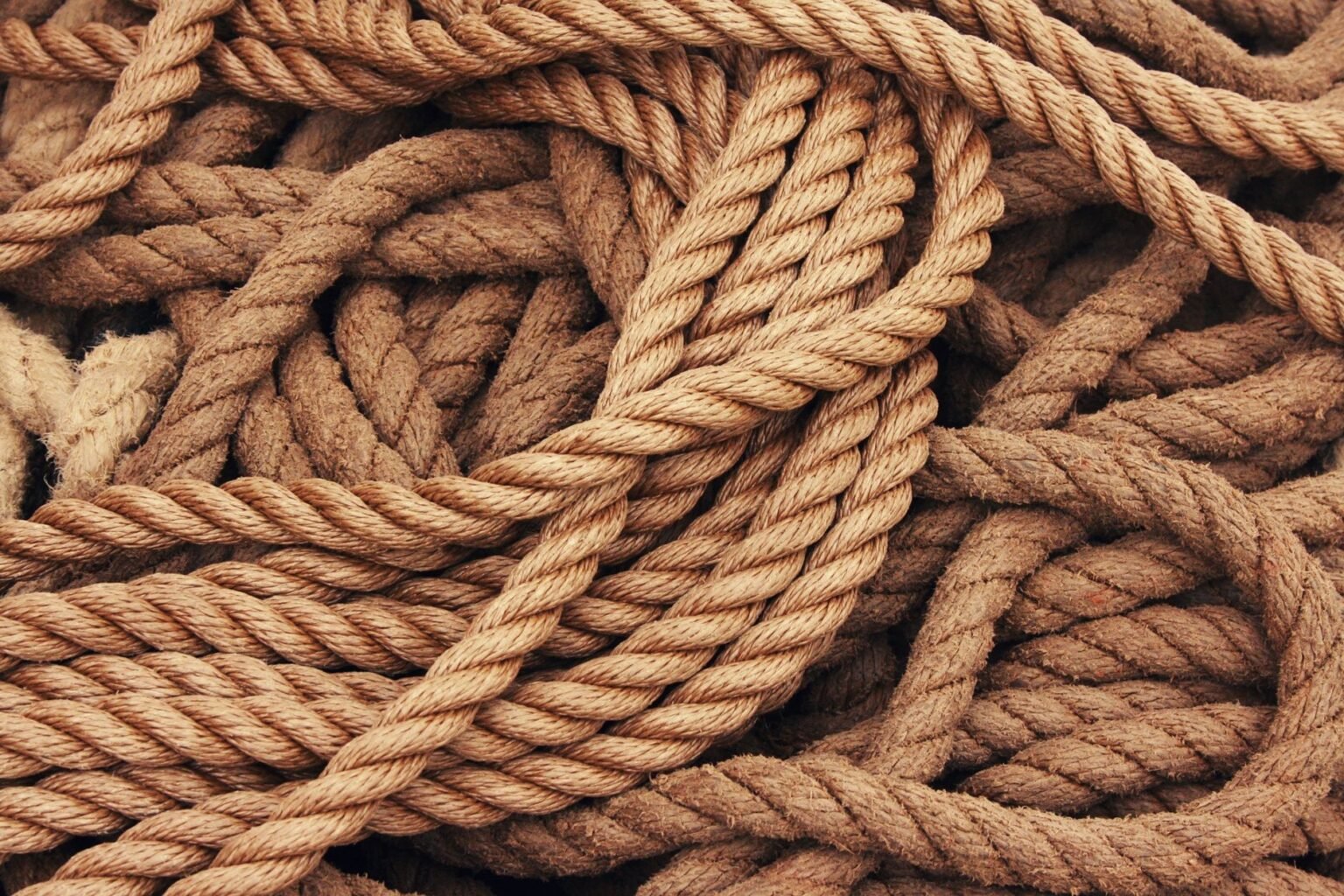 Artesanato com Corda de Sisal: Ideias Rústicas para Decorar a Casa Artesanato com Corda de Sisal: Ideias Rústicas para Decorar a Casa