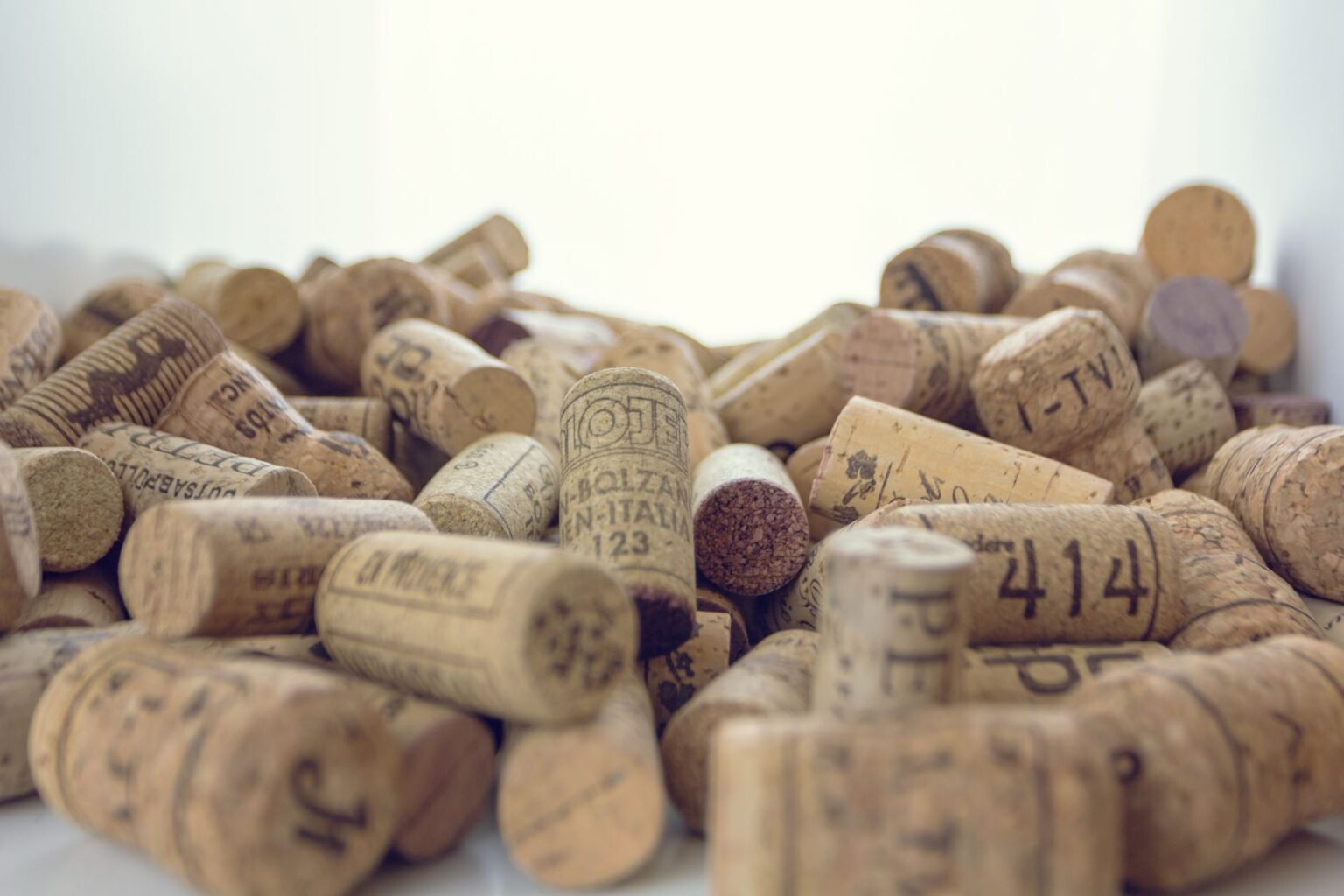 Artesanato com Rolha de Vinho: 8 Ideias Criativas para Reaproveitar Artesanato com Rolha de Vinho: 8 Ideias Criativas para Reaproveitar