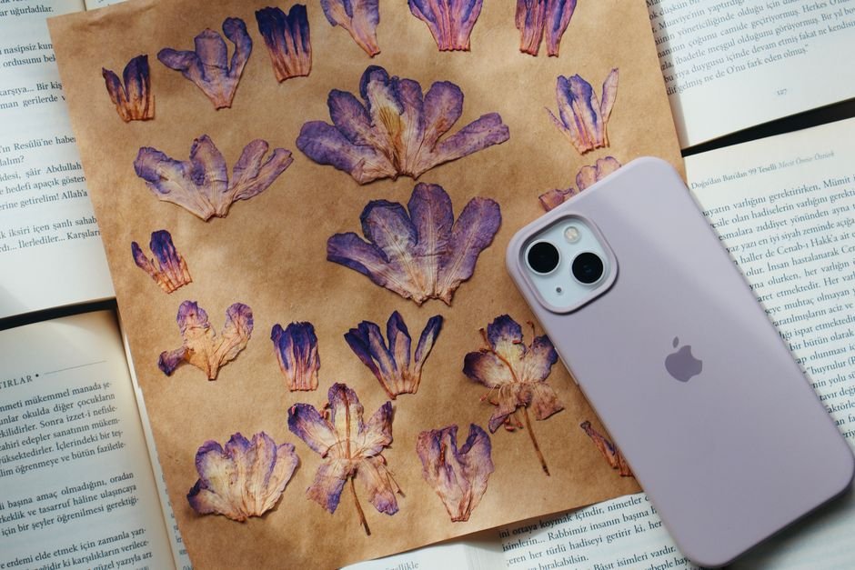 Capinha com flor de crochê aplicada
