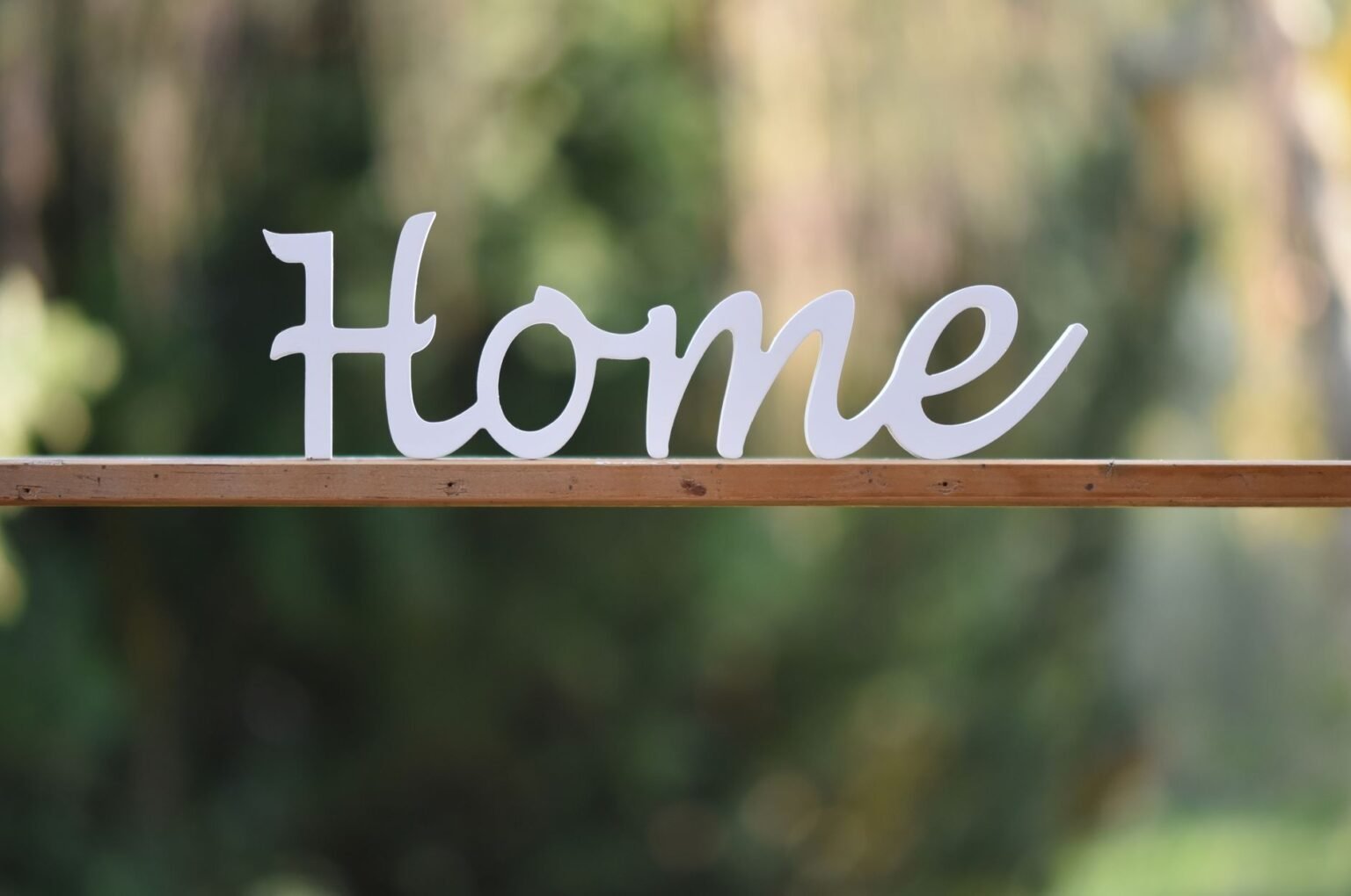 Letreiro de madeira personalizado: como fazer para decorar qualquer ambiente Letreiro de madeira personalizado: como fazer para decorar qualquer ambiente