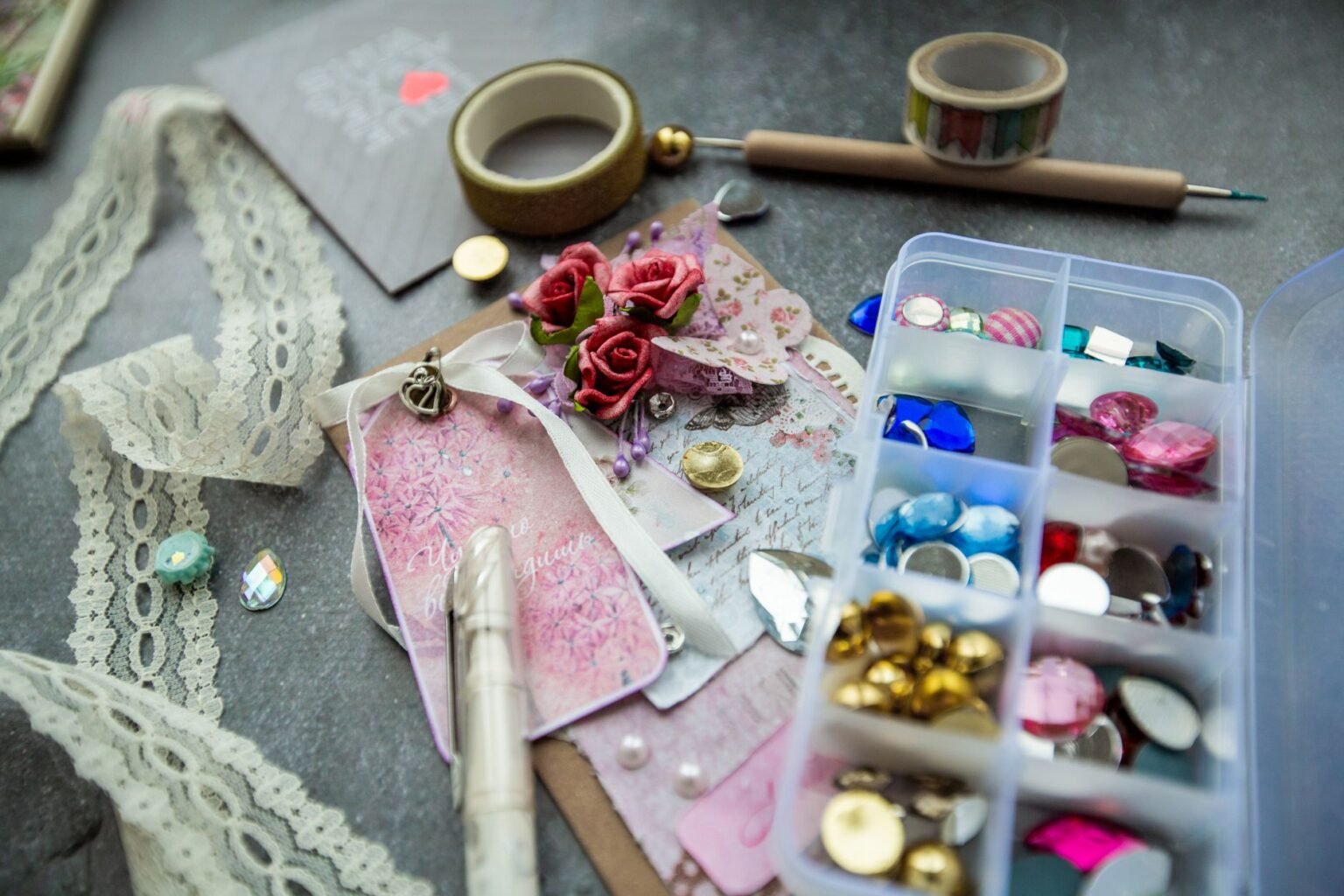 Porta-joias de decoupage: transforme uma caixa simples em peça de vitrine