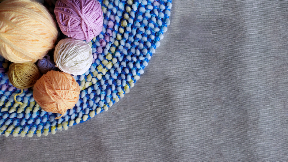 Tapete de granny squares para decorar o ambiente
